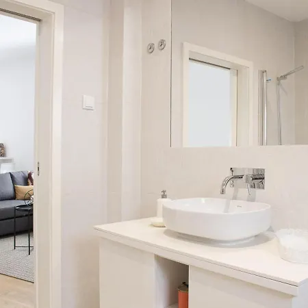 Campo De Ourique Modern Bright Apt With Ac 아파트 *